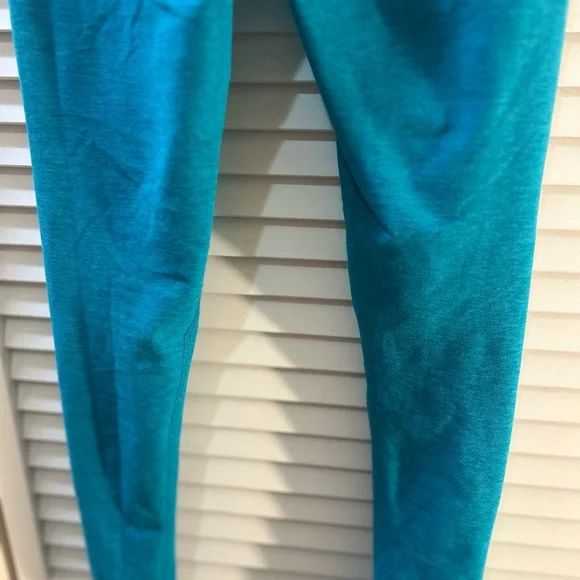 Beyond Yoga Teal Leggings - Picture 7 of 10